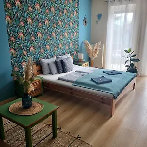 Apartament &, Eger