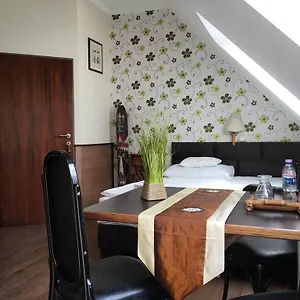 https://roxane-panzio.inbudapesthotels.com
