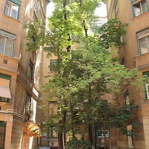https://elvis-guesthouse.inbudapesthotels.com